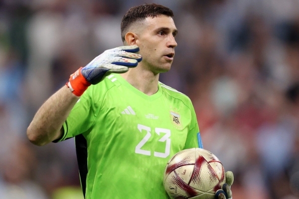 莫佩調(diào)侃撞傷萊諾成就大馬?。骸半y道他不應(yīng)該對(duì)我心存感激嗎？”